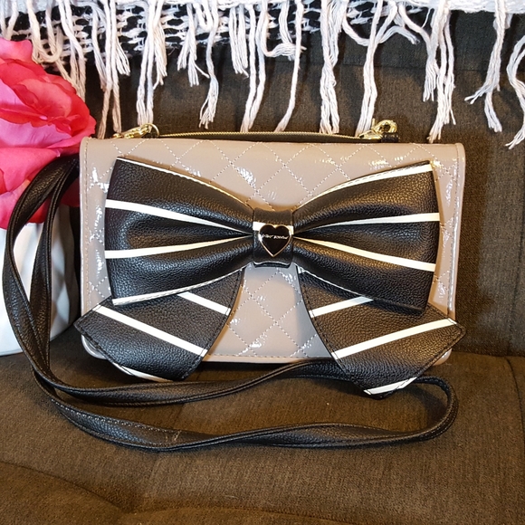 Betsey Johnson Handbags - Betsey Johnson Crossbody Purse